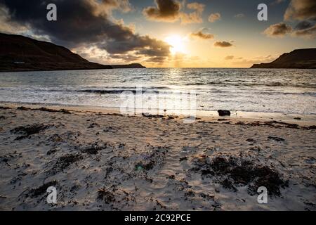 Sunset Beach, Calgary Bay, Calgary, ein Weiler an der Nordwestküste der Isle of Mull, Argyll and Bute, Schottland, Vereinigtes Königreich. Stockfoto