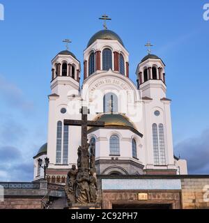 Jekaterinburg, Russland - 30. Oktober 2019: Kirche auf dem Blut zu Ehren aller Heiligen im russischen Land. Orthodoxe Kirche vor Ort gebaut, wo Ni Stockfoto