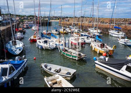 Yachten liegen im Hafen von North Berwick in East Lothian, Schottland, Großbritannien Stockfoto