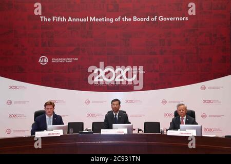 (200728) -- PEKING, 28. Juli 2020 (Xinhua) -- die fünfte Jahrestagung der Asian Infrastructure Investment Bank (AIIB) findet am 28. Juli 2020 über Video-Link statt. (AIIB/Handout über Xinhua) Stockfoto