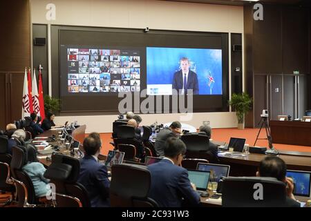Peking, China. Juli 2020. Die fünfte Jahrestagung der Asian Infrastructure Investment Bank (AIIB) findet am 28. Juli 2020 via Video-Link statt. Quelle: Liu Bin/Xinhua/Alamy Live News Stockfoto