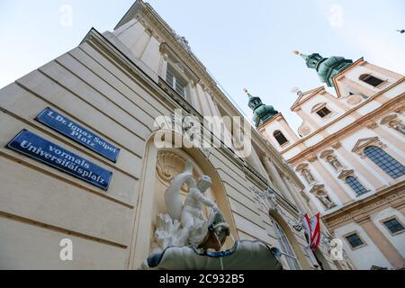 Fassade der Jesuitenkirche oder Universitätskirche am Dr. Ignaz Seipel Platz in Wien, Österreich Stockfoto