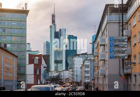 Battonstraße, Frankfurt am Main. Blick Commerzbank Tower, Teil des Bankenviertels. Deutschland. Stockfoto