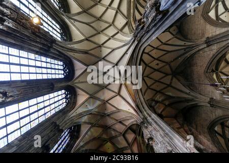 Wien, Österreich - 29. Mai 2017 - Architekturdetail des Stephansdoms in Wien, Österreich. Seine aktuelle romanische und gotische Form heute gesehen, s Stockfoto