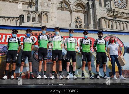 Burgos, Spanien. Juli 2020. Kern Pharma Jaime Castrillo Oliver Adria Oliveras Kiko Galván Jon Agirre Urko Berrade Enrique Sanz Daniel Méndez Präsentation der Teams, die Teil der Radtour von Burgos sind, Juli 2020 Quelle: CORDON PRESS/Alamy Live News Stockfoto