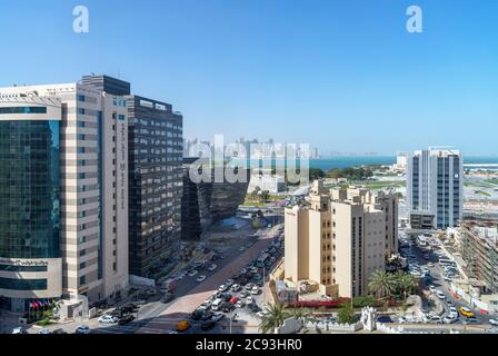 Die Skyline des West Bay Central Business District vom DoubleTree by Hilton Hotel Doha - Old Town, Doha, Katar, Mittlerer Osten Stockfoto