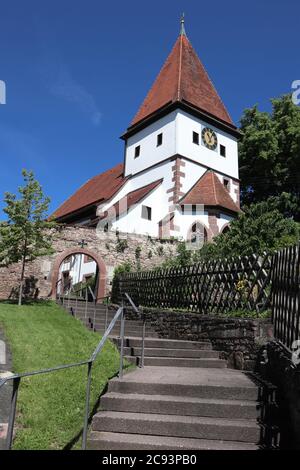 Hausen, Baden-Württemberg/ Keine - Juni 02 2019: kirche, 'Sivester-Kirche' im Dorf Hausen, bei Pforzheim, Deutschland Stockfoto
