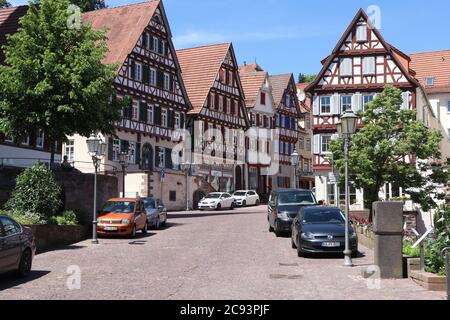 Calw, Baden-Württemberg/ Deutschland - Juni 02 2019: Fachwerkhäuser in der Innenstadt von Calw, Deutschland - alte mittelalterliche Stadt Stockfoto