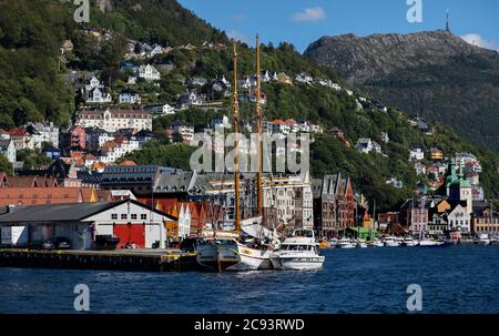 Veteranensegelschiff, die Galeas loyal (Baujahr 1877) am Bradbenken-Kai im Hafen von Bergen, Norwegen. Stockfoto