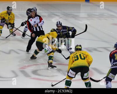 Langenthal, Kanton Bern (BE)/ Schweiz - Dezember 16 2018: Eishockey-Spiel des Teams Elite B des SC Langenthal aigainst HCT Young Lions Stockfoto