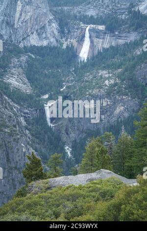 Vernal Falls und nevada fallen vom Glacier Point im yosemite Nationalpark, usa Stockfoto