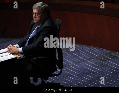 Washington DC, USA. Juli 2020. US-Generalstaatsanwalt William Barr bezeugte vor dem Justizausschuss des Repräsentantenhauses während einer Anhörung mit dem Titel "Aufsicht des Justizministeriums" auf dem Capitol Hill in Washington, DC, USA, am 28. Juli 2020. (Chip Somodevilla/Pool via Xinhua) Quelle: Xinhua/Alamy Live News Stockfoto