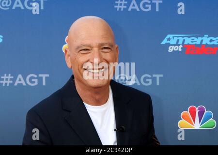 LOS ANGELES - MAR 4: Howie Mandel bei der America's Got Talent Season 15 Kick off Red Carpet im Pasadena Civic Auditorium am 4. März 2020 in Pasadena, CA Stockfoto