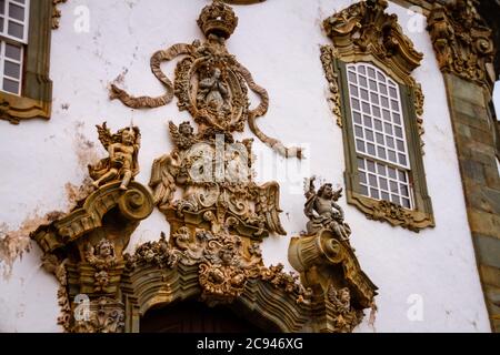 Detail der Fassade der Kirche São Francisco de Assis in São João del-Rei Stockfoto