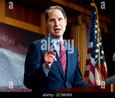 Washington, USA 28. Juli 2020. 28. Juli 2020 - Washington, DC, Vereinigte Staaten: US-Senator Ron Wyden (D-OR) spricht bei der wöchentlichen Pressekonferenz des demokratischen Senats. (Foto: Michael Brochstein/Sipa USA) Quelle: SIPA USA/Alamy Live News Stockfoto