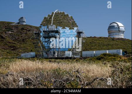 La Palma, Spanien. Juli 2020. Teleskope in Roque de los Muchachos Observatorium, wo einige der weltweit größten Teleskope am höchsten Punkt auf der Insel La Palma auf den Kanarischen Inseln befinden Quelle: Marcos del Mazo/Alamy Live News Stockfoto