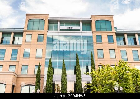 21. Juli 2020 Sunnyvale / CA / USA - Uber Niederlassungen in Silicon Valley; Uber Technologies, Inc. Ist ein amerikanisches multinationales Transportnetzwerk compa Stockfoto