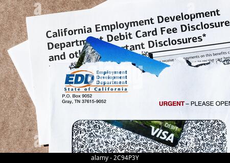 9. Juli 2020 Sunnyvale / CA / USA - State of California Employment Development Department (EDD) Korrespondenz, einschließlich der Prepaid-VISA Debit-Karte Stockfoto