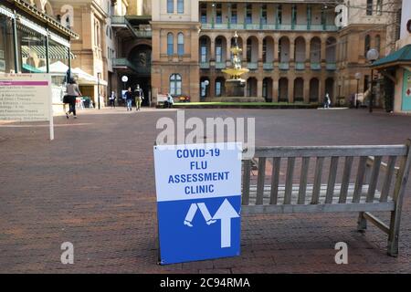 Sydney, Australien. Juli 2020. Testschild für Coronavirus (Covid-19) im Sydney Hospital, 8 Macquarie Street, Sydney, NSW 2000, Australien. Kredit: Richard Milnes/Alamy Live Nachrichten Stockfoto