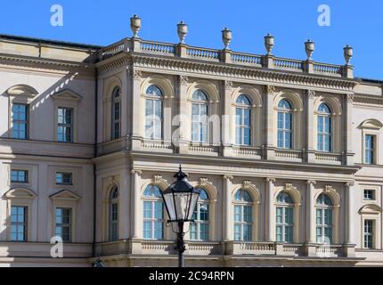 Potsdam, Deutschland. Juli 2020. Das Barberini Museum im Stadtzentrum am Alten Marktplatz. Am 07.09.2020 wird hier die Ausstellung "Impressionismus - Sammlung Hasso Plattner" eröffnet. Meisterwerke von Monet, Renoir und Signac aus der Sammlung des Museumsgründers machen Potsdam zu einem der weltweit bedeutendsten Zentren der impressionistischen Landschaftsmalerei. Quelle: Soeren Stache/dpa-Zentralbild/ZB/dpa/Alamy Live News Stockfoto