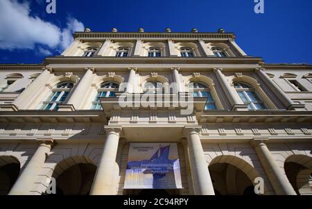 Potsdam, Deutschland. Juli 2020. Das Barberini Museum im Stadtzentrum am Alten Marktplatz. Am 07.09.2020 wird hier die Ausstellung "Impressionismus - Sammlung Hasso Plattner" eröffnet. Meisterwerke von Monet, Renoir und Signac aus der Sammlung des Museumsgründers machen Potsdam zu einem der weltweit bedeutendsten Zentren der impressionistischen Landschaftsmalerei. Quelle: Soeren Stache/dpa-Zentralbild/ZB/dpa/Alamy Live News Stockfoto