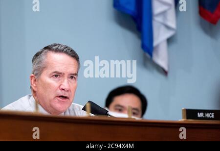 Der Vertreter der Vereinigten Staaten, Jody HICE (Republikaner von Georgien), fragt Gregory T. Monahan, amtierender Chef der US Park Police National Park Police, während der Anhörung des House Natural Resources Committee zum Thema „Unbeantwortete Fragen über den Angriff der US Park Police auf friedliche Demonstranten am Lafayette Square vom 1. Juni 2020“ am Dienstag, den 28. Juli. Kredit: Bill Clark/Pool über CNP - Gebrauch weltweit Stockfoto