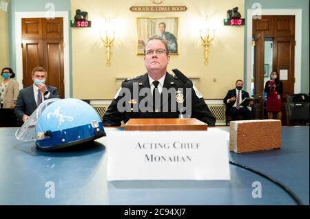 Gregory T. Monahan, amtierender Chef der US Park Police National Park Police, bezeugt während der Anhörung des House Natural Resources Committee zum Thema „Unbeantwortete Fragen über den Angriff der US Park Police auf friedliche Demonstranten am Lafayette Square vom 1. Juni 2020“ am Dienstag, den 28. Juli. Kredit: Bill Clark/Pool über CNP - Gebrauch weltweit Stockfoto