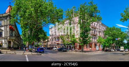 Odessa, Ukraine 06.23.2020. Luxushotel Bristol im historischen Zentrum von Odessa an einem sonnigen Sommertag Stockfoto