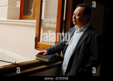 14. Juli 2016: Benny Tai posiert 2016 in der Main Hall der University of Hong Kong. Prominenter Hongkonger Akademiker, Professor Benny Tai ( 56 ), ein sozialer Aktivist und Architekt von 2014 OCCUPY CENTRAL - UMBRELLA REVOLUTION wird von der University of Hong Kong bestätigt gefeuert. ( Datei Foto ) Juli-29, 2020 Hong Kong.ZUMA/Liau Chung-ren Kredit: Liau Chung-ren/ZUMA Wire/Alamy Live News Stockfoto