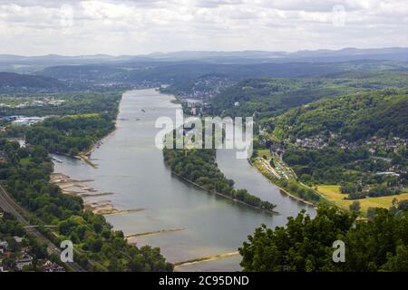 Blick auf den Rhein vom berühmten Drachenfels in Königswinter, Deutschland Stockfoto