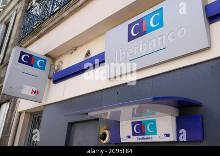 Bordeaux , Aquitaine / Frankreich - 07 25 2020 : cic Bank Zeichen Text und Logo mit atm Büro Agentur Stockfoto