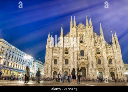 Mailand, Italien. Tolle Aussicht auf den Mailänder Dom, die Kathedrale bei Sonnenuntergang. Stockfoto