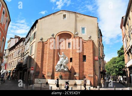 Bunte Boulbonne Straße in Toulouse Stadt in der Nähe von Saint Etienne Kathedrale, Haute Garonne, Occitanie Region, Frankreich Stockfoto