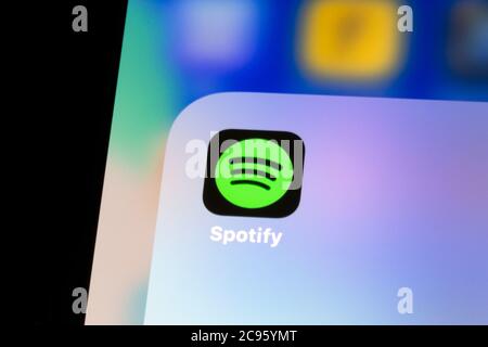 Ostersund, Schweden - 29. Juli 2020: Spotify App Icon. Spotify ist ein schwedischer Anbieter von Musik-Streaming- und Mediendiensten. Stockfoto