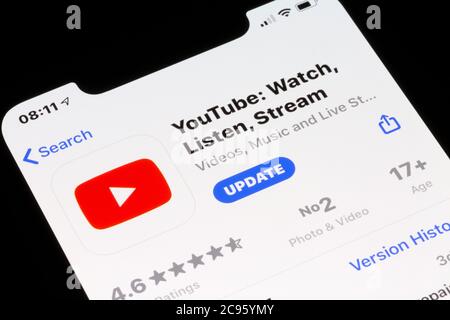 Ostersund, Schweden - 29. Juli 2020: YouTube App-Symbol auf einem Smartphone.. YouTube ist eine amerikanische Online-Video-Sharing-Plattform Stockfoto