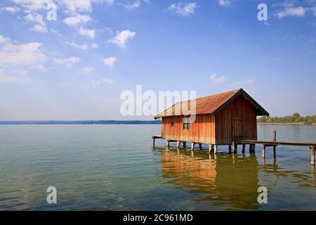 Geographie / Reisen, Deutschland, Bayern, Stegen am Ammersee, Fischerhaus im See, Additional-Rights-Clearance-Info-not-available Stockfoto