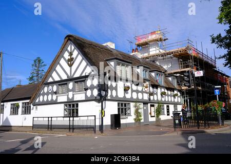 Crown and Anchor Pub in Stone, Staffordshire. Der Ort geschlossen wegen Bruch Regierungsvorschriften und verursacht COVID-19 Ausbruch unter den Anwohnern. Stockfoto