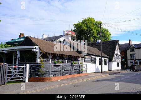 Crown and Anchor Pub in Stone, Staffordshire. Der Ort geschlossen wegen Bruch Regierungsvorschriften und verursacht COVID-19 Ausbruch unter den Anwohnern. Stockfoto