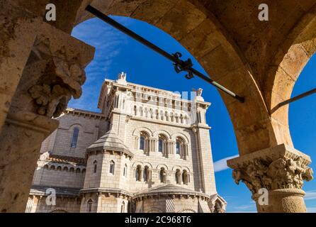 Die Kathedrale von Monaco vom Justizpalast aus gesehen, Monaco, Cote d'Azur, Europa Stockfoto