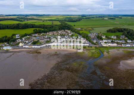 Luftaufnahme von Garlieston Fischerdorf und Hafen, Wigtownshire, Dumfries und Galloway, Schottland. Stockfoto