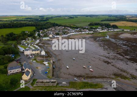 Luftaufnahme von Garlieston Fischerdorf und Hafen, Wigtownshire, Dumfries und Galloway, Schottland. Stockfoto