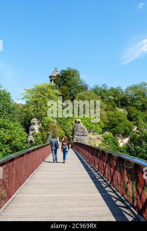 Fußgängerbrücke im Parc Buttes-Chaumont - Paris, Frankreich Stockfoto