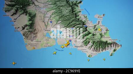 Flugverkehr über Honolulu Airport, Oahu, Hawaii, (29. juli 2020, UTC 21.29) im Internet mit Flightradar 24 Website, während der Coronavirus Pandemie Stockfoto