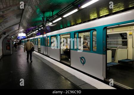 Metro (U-Bahn) während der Sperre in Paris, Frankreich. Stockfoto