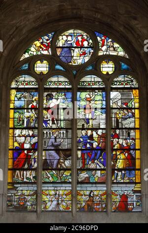 St. Nicolas Kirche, Beaumont le Roger, Eure, Frankreich. Buntglas. Jesus betritt Jerusalem auf einem Esel (palmsonntag). Stockfoto