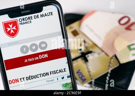 Fundraising auf einem Smartphone für Ordre de Malte. Frankreich. Stockfoto