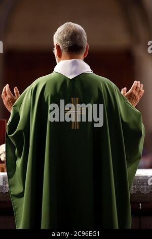 Basilika unserer Lieben Frau von Genf. Sonntagsmesse. Eucharistiefeier. Genf. Schweiz. Stockfoto