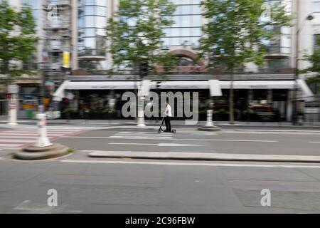 Montparnasse Boulevard während der COVID-19 Epidemie in Paris, Frankreich. Stockfoto