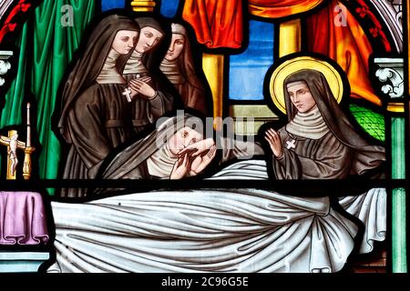 Basilika unserer Lieben Frau von Genf. Buntglasfenster. Sainte Jeanne de Chantal ( Jane Frances de Chantal ). Genf. Schweiz. Stockfoto
