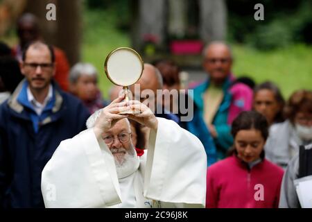 Fronleichnam oder Fest des Allerheiligsten Sakraments. La Roche sur Foron. Frankreich. Stockfoto